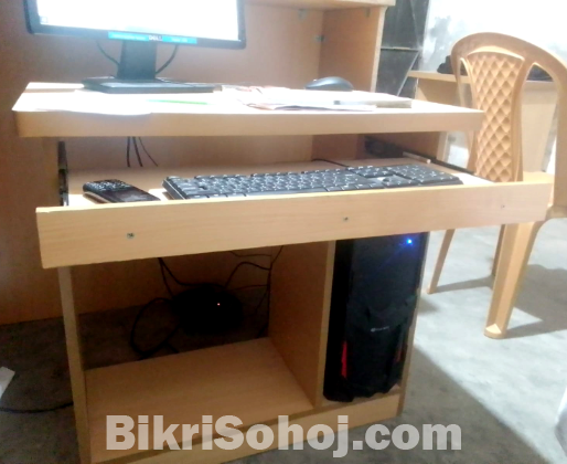 Computer table